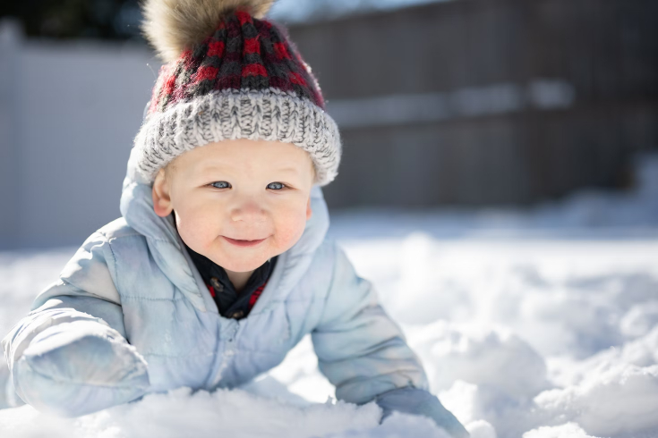 Zimné oblečenie pre bábätko – viete, čo všetko vaše dieťatko potrebuje, aby neprechladlo a bolo v pohodlí?